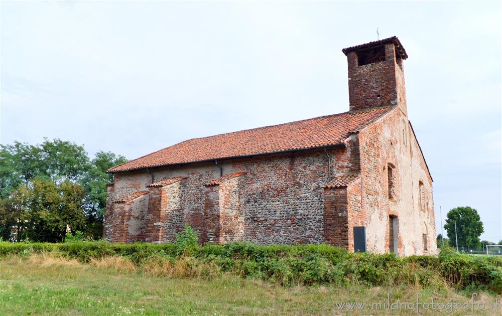 Lenta (Vercelli, Italy) - Northern side of St Stephen's Church